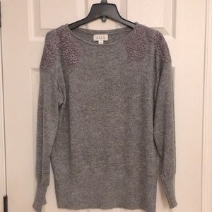 Elle sweater. Size large.